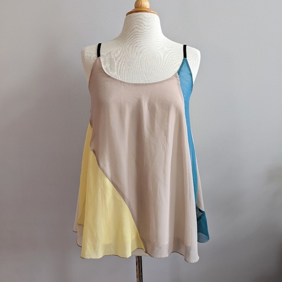 Chic, Flowy Tri-Colored Cami - Picture 1 of 4